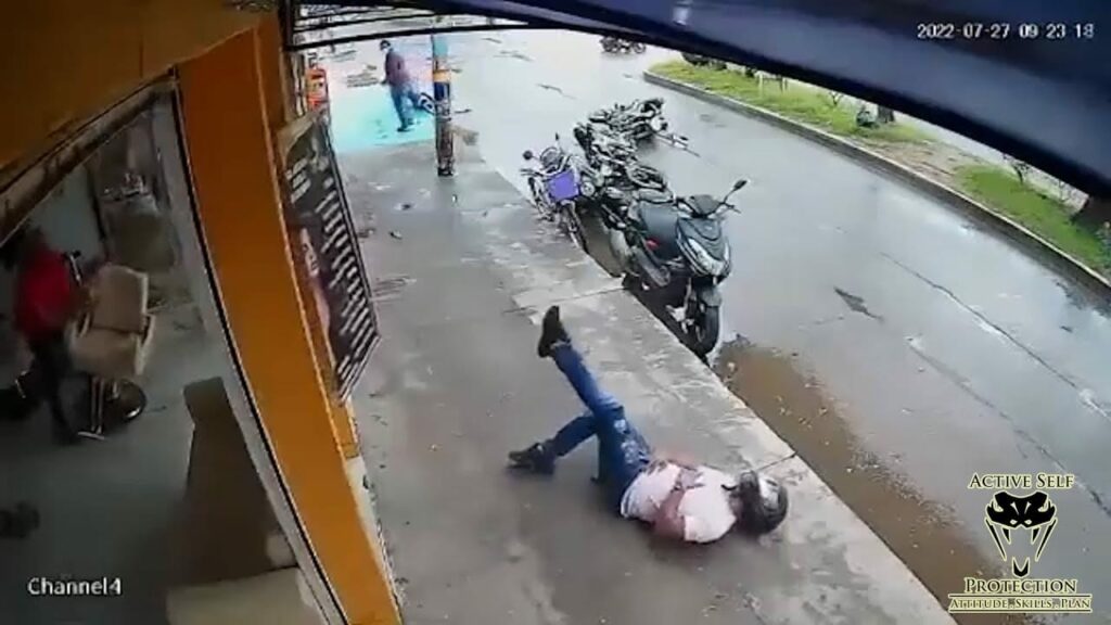 Two Citizens Show Robber An Earned Lesson