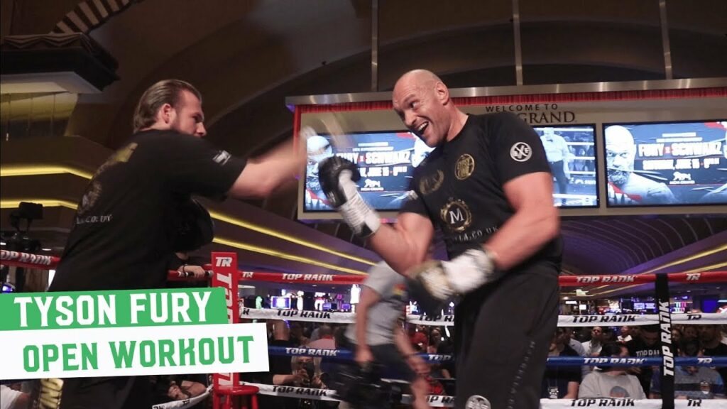 Tyson Fury flaunts incredible head movement & hand speed | Full Open Workout