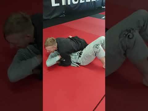 Underhook escape from sidecontrol with sitout followup