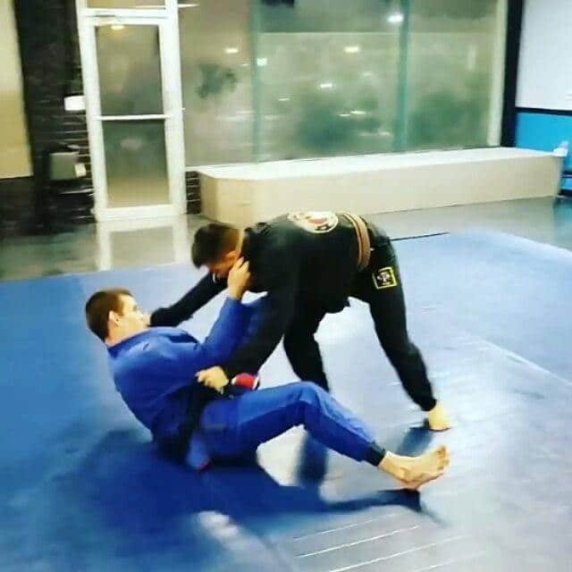 Vejam essa Incrível variação do arm-lock @primatejiujitsu #bjj #jiujitsu
Look at