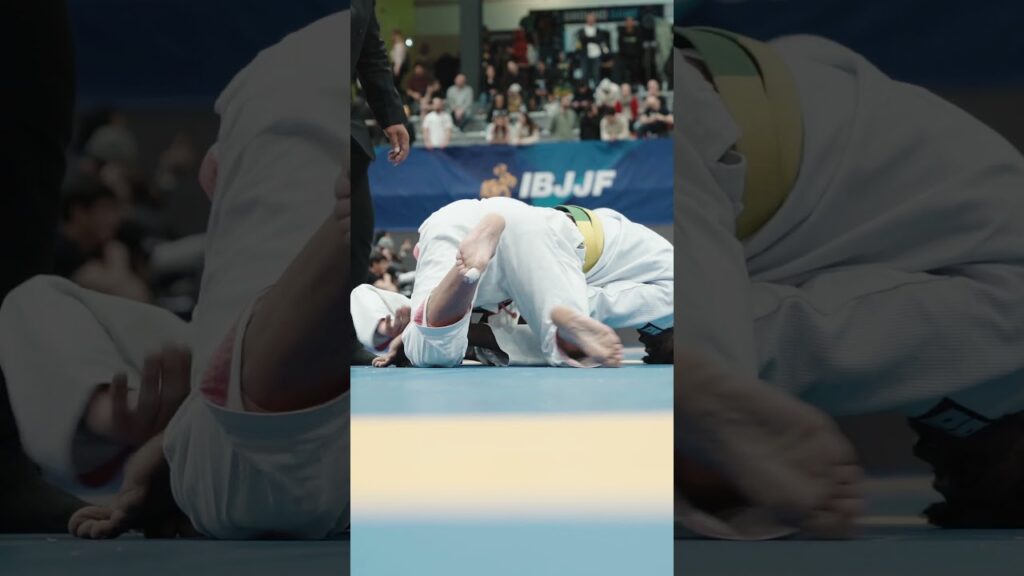 Wallace Ourique sticks to the back and gets the submission. #bjj #ibjjf #jiujitsu