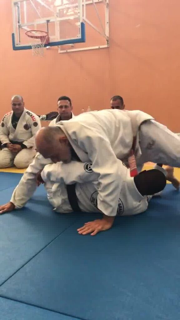 Watch Mauricio Gomes knee on chest attacks