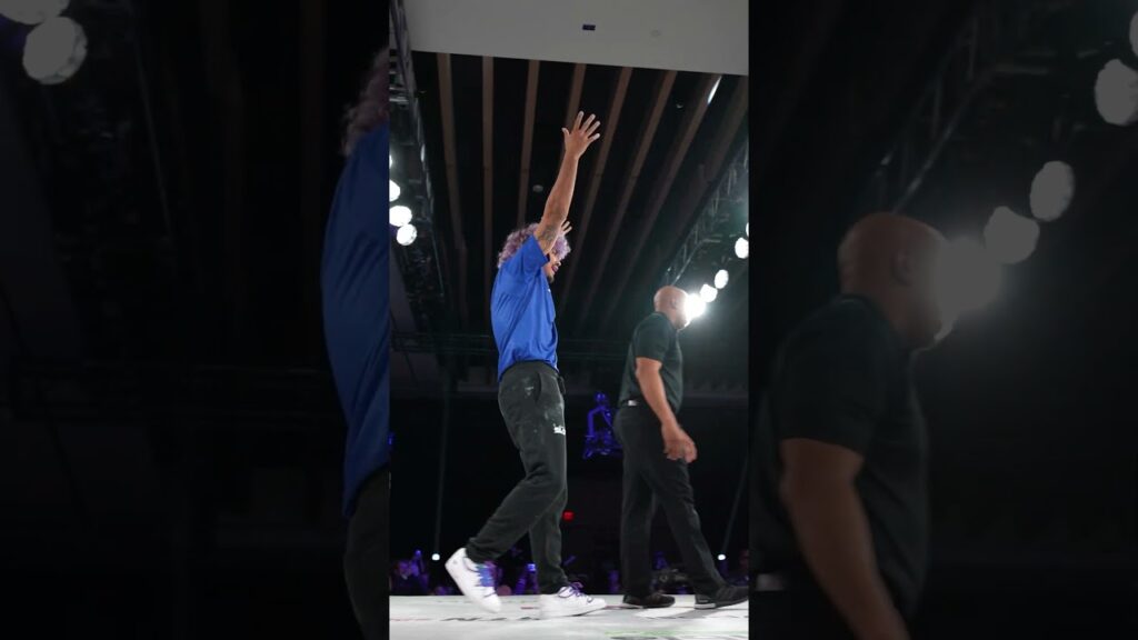 What a INSANE way to close the night by Manny Muniz