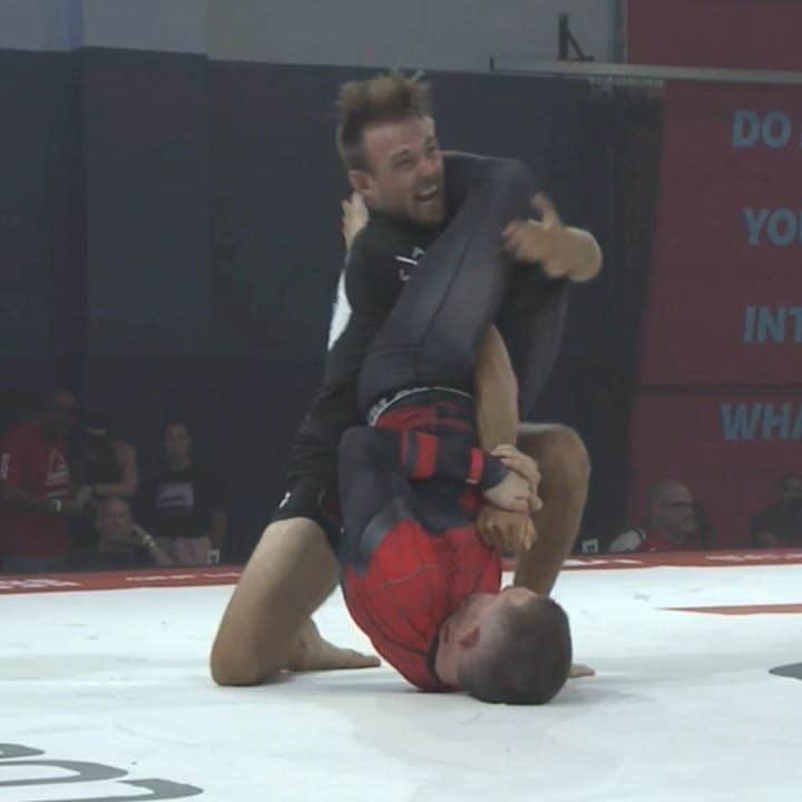 What a beautiful Armbar.