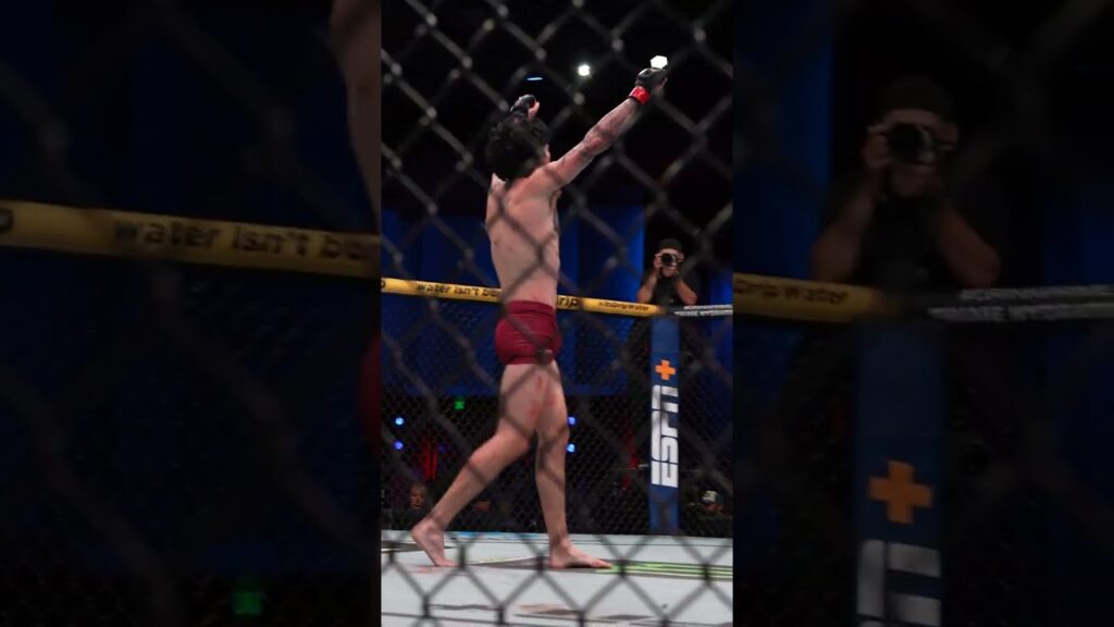 What a way to end a fight! 😳 #dwcs