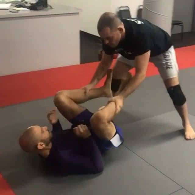 What do you guys think about this entry?
 #Repost @renzograciequeens ・・・ Lace Lock! From passing open guard  #magnogama #renzograciequeens #bjjlifesty...