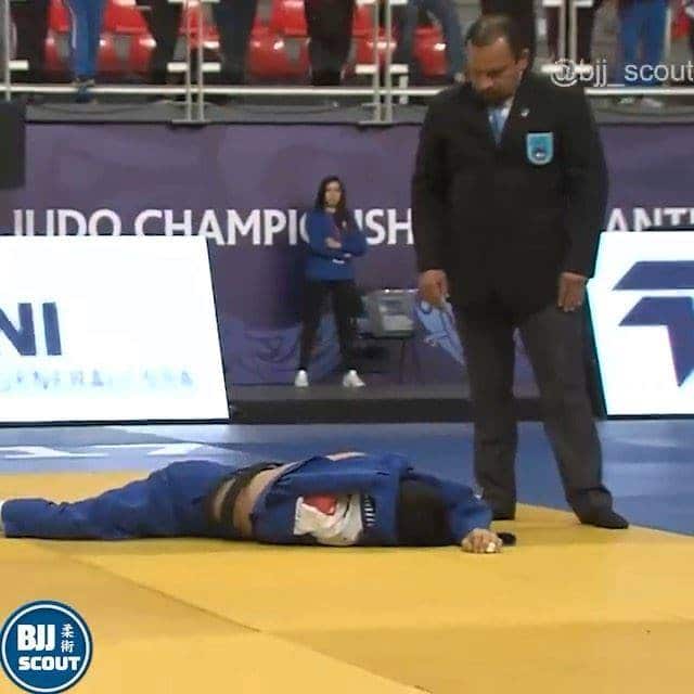 When the referee has never seen a baseball bat choke in his life.
#WayTooLate