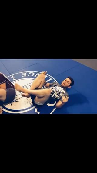 When you transition into a straight Ashi Garami from the front headlock, make su...