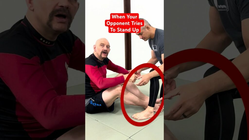 When your opponent tries to stand up in your guard, he’s giving you a gift… #bjj #jiujitsu #nogi