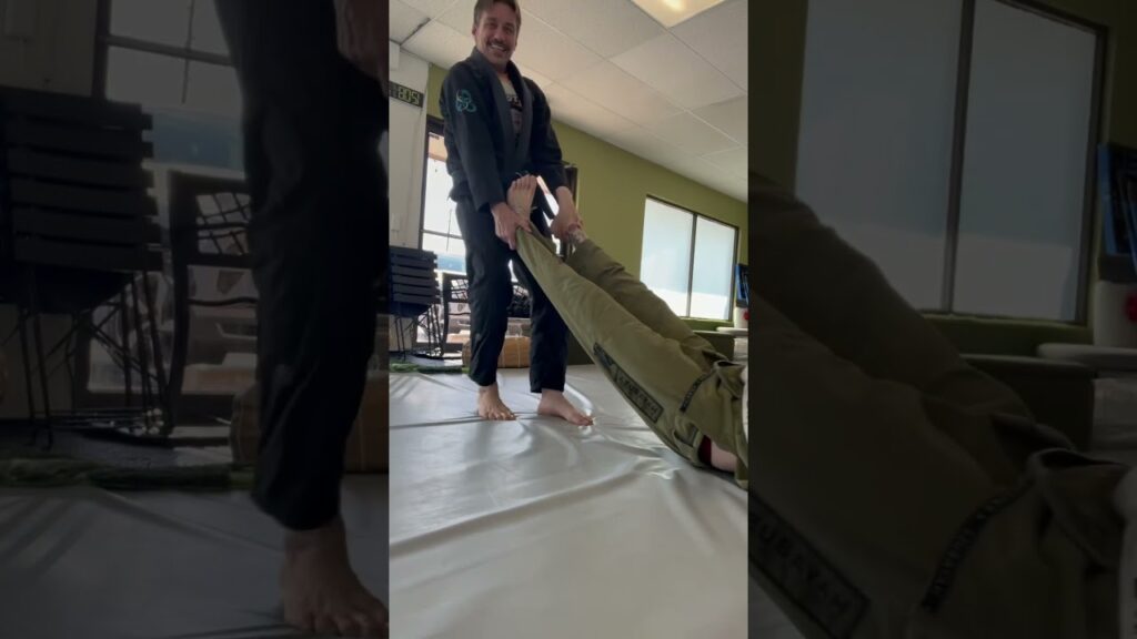 White belt  choked unconscious? #bjjafter40 #jtot