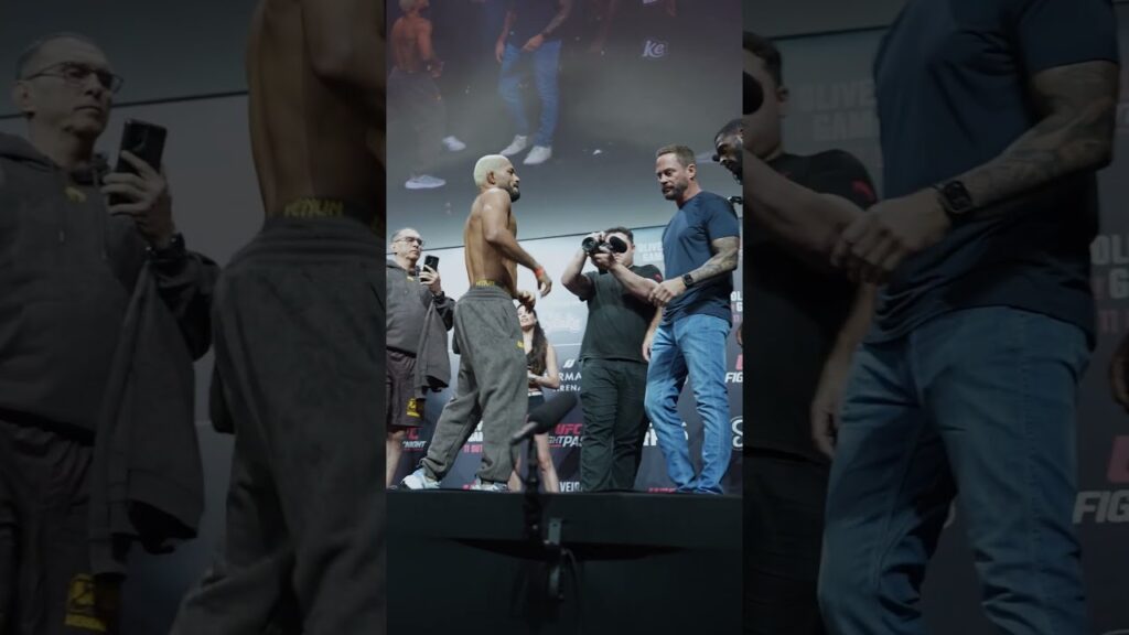 Who wins this one? 🤔 #ufcrio