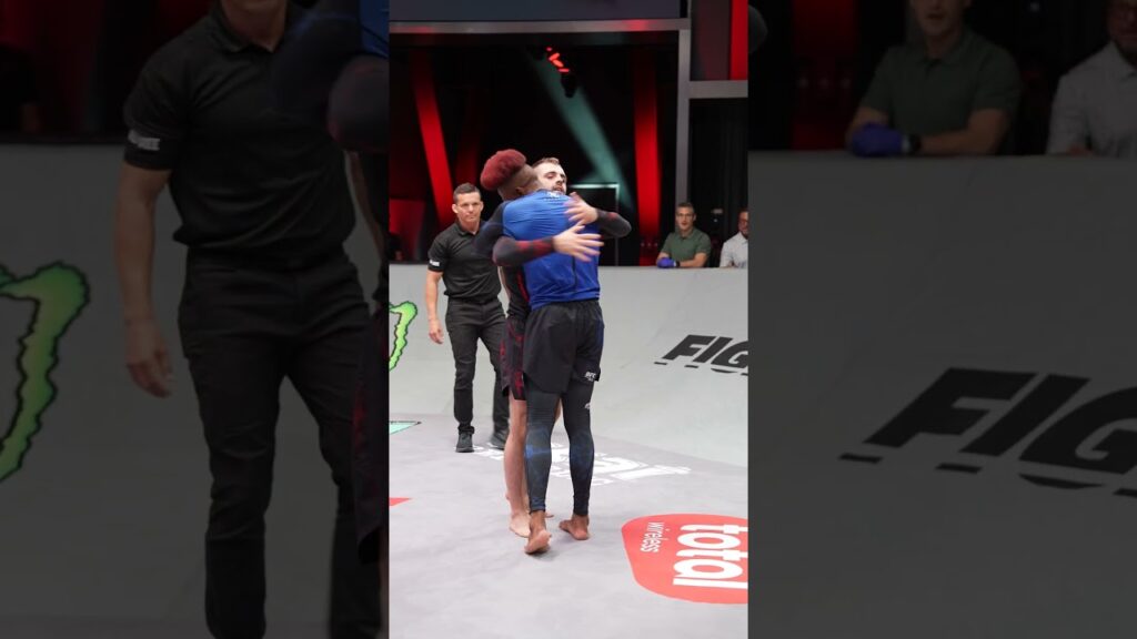 William Tackett gets the round 1 RNC π€ #ufcbjj2