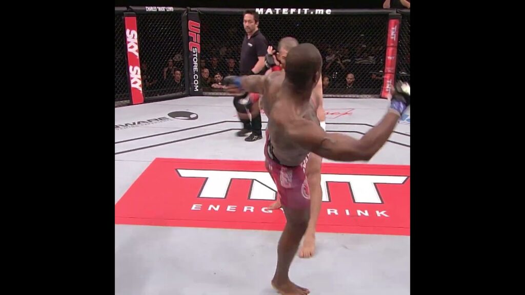 You could hear a pin drop after this KO! π³ #ufc