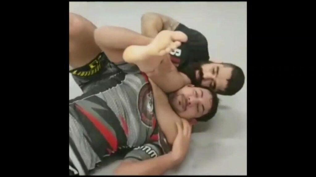 Your thoughts about this Back To "The Rocking Chair Choke"  by @abelbjj