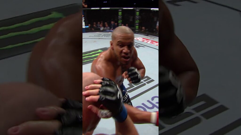 landed some BIG PUNCHES 😳 #UFC321