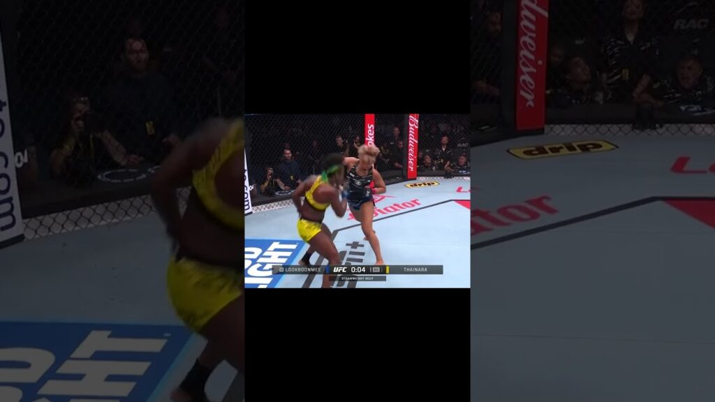 these girls were throwing down! 😳 #ufcperth