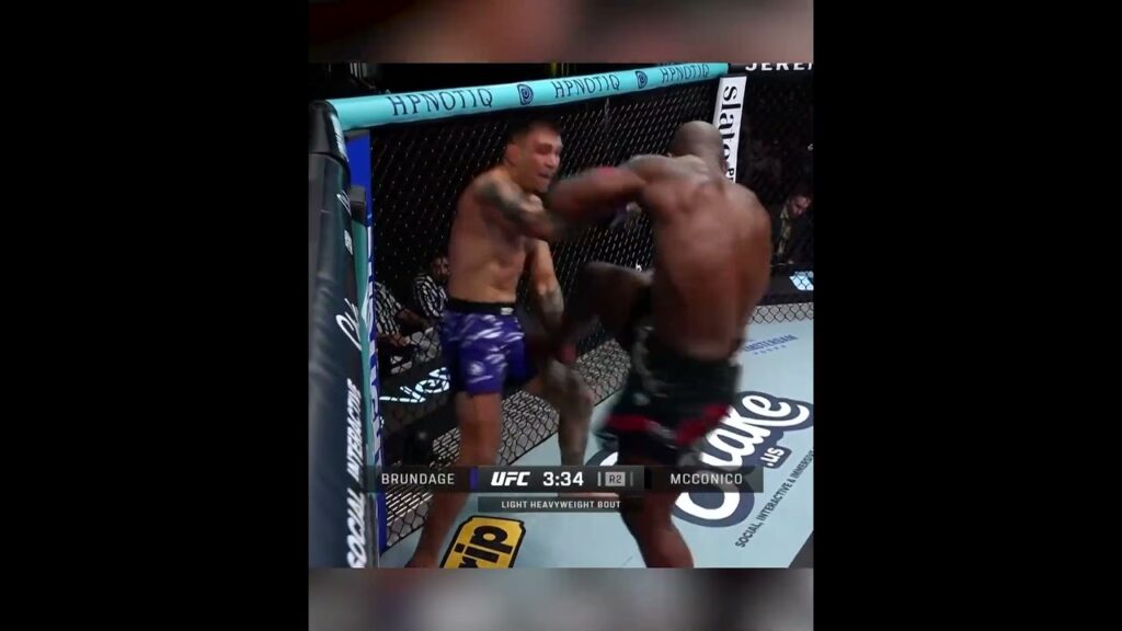 they were SWINGING to open the card 🔥 #ufcvegas109